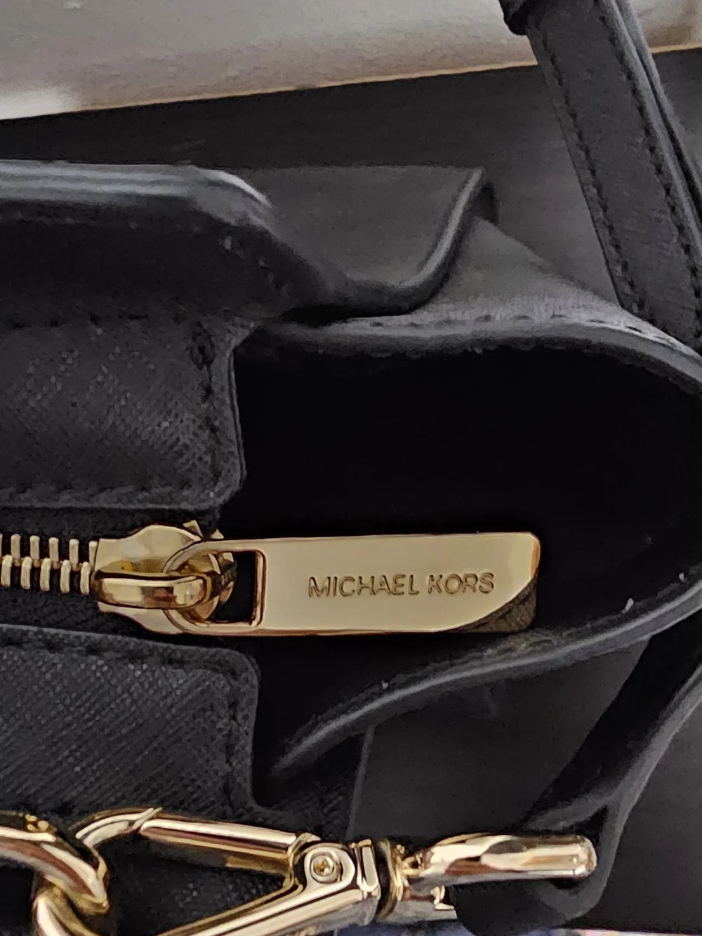 Michael Kors Selma Medium Saffiano Leather Satchel - Black (with Strap)